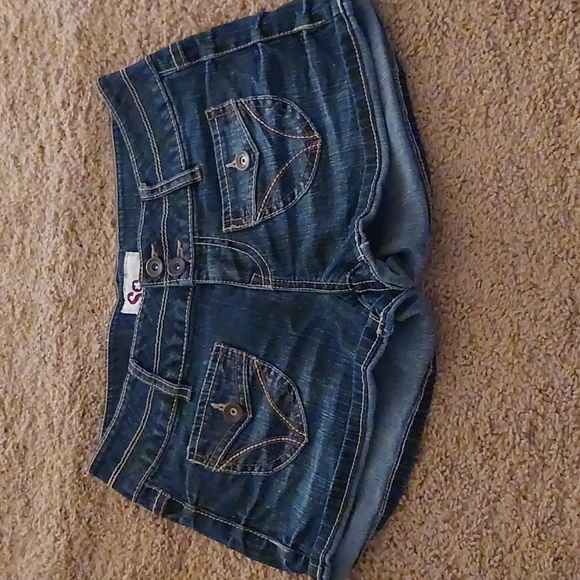 Jean Cuffed Shorts - Picture 3 of 8